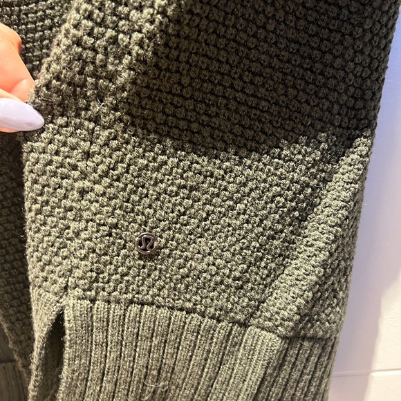 Ladies Sweater - Size 4 - Picture 2 of 3